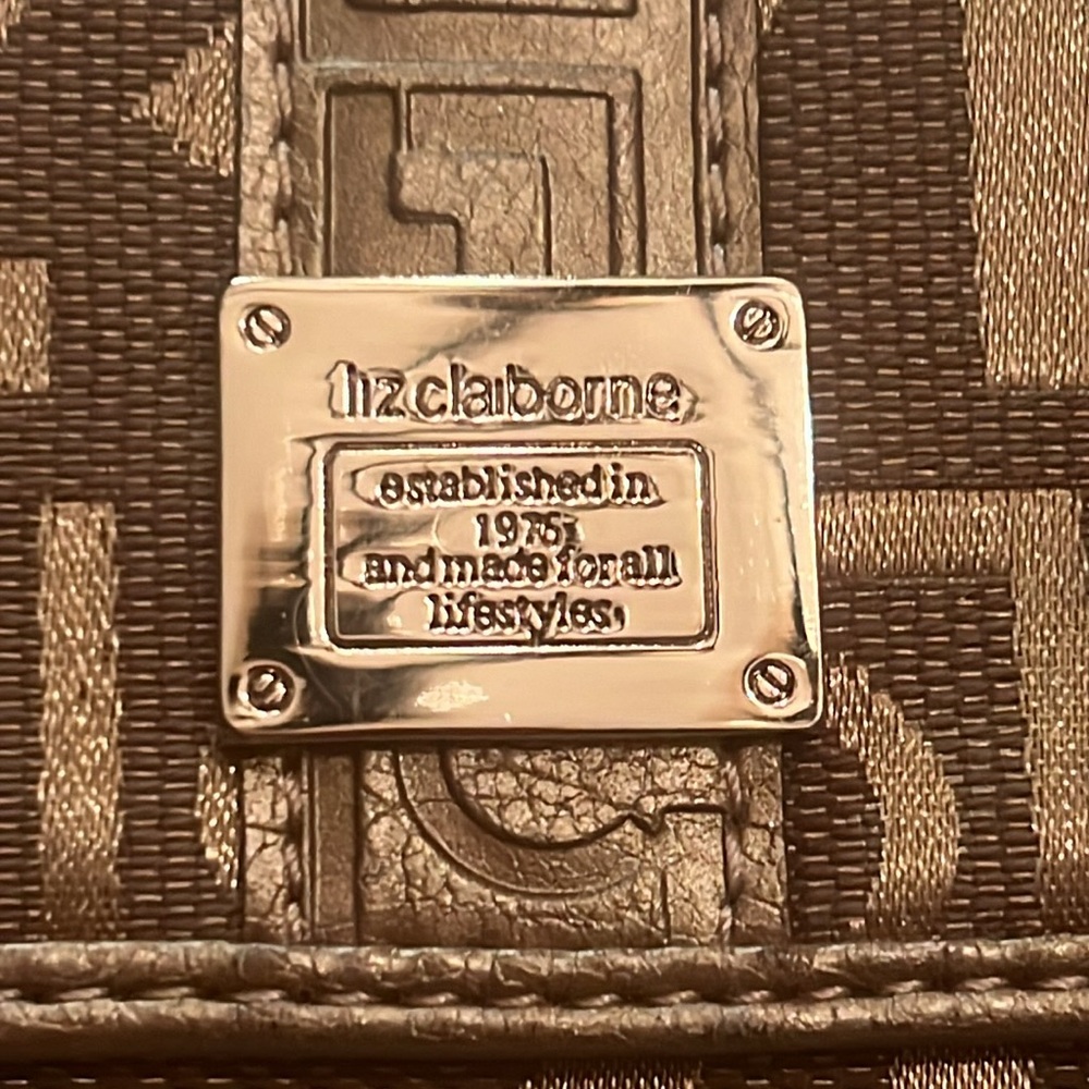 Liz Claiborne wallet - Picture 7 of 7